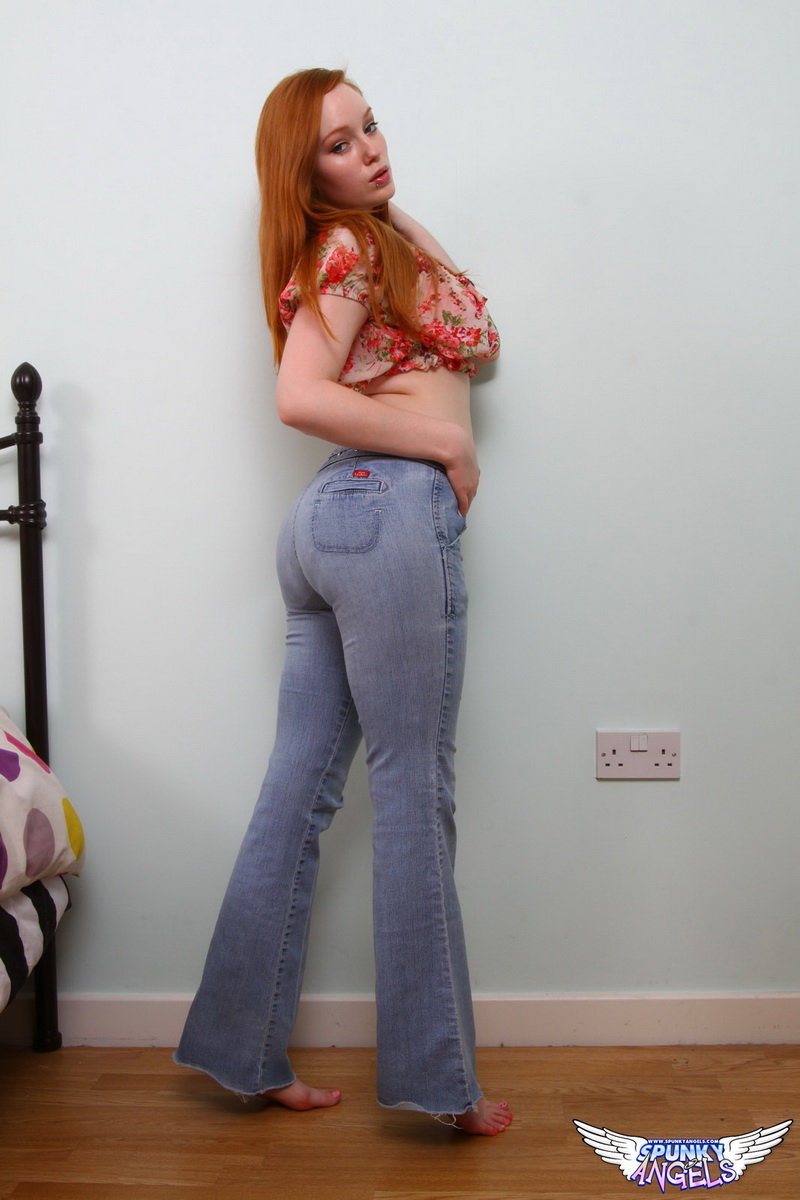Pale redhead Kloe Kane sheds cropped top and faded jeans to model naked porn photo #424105734