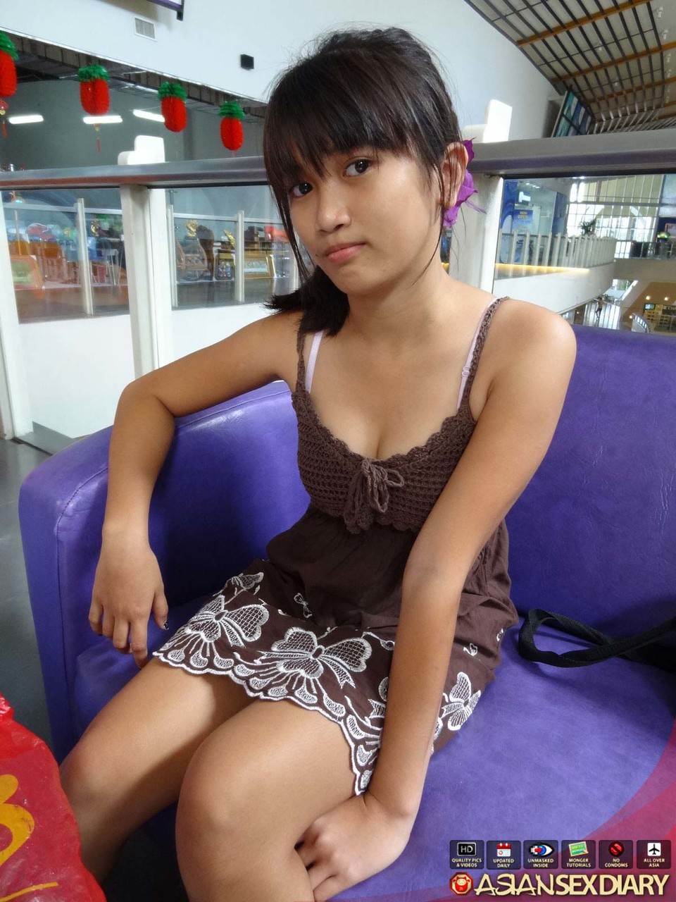 Petite Asian girl Menchie gets naked before having POV sexual relations foto porno #422641351