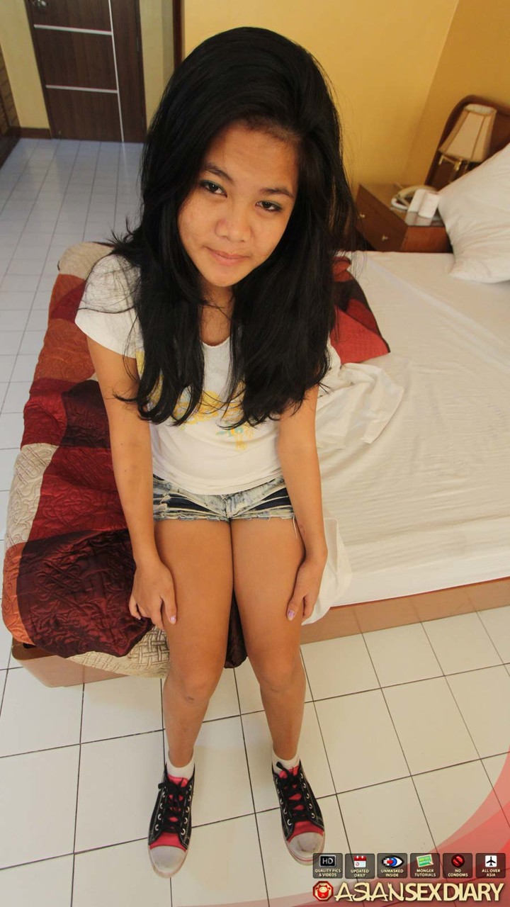 Filipina street girl fucks foreigner in his hotel room foto porno #427155176