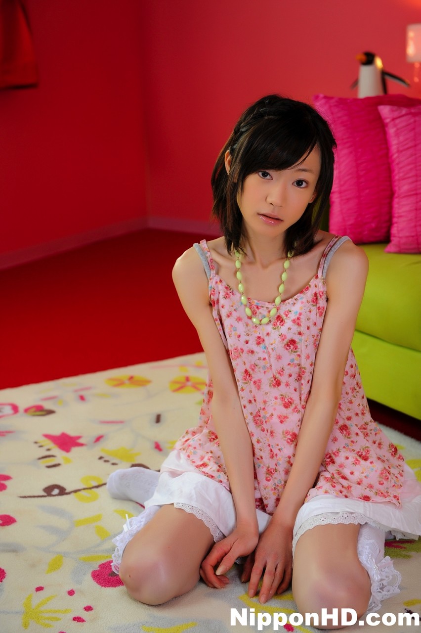 Petite Japanese girl with a pretty face models non nude in knee socks foto pornográfica #424122104