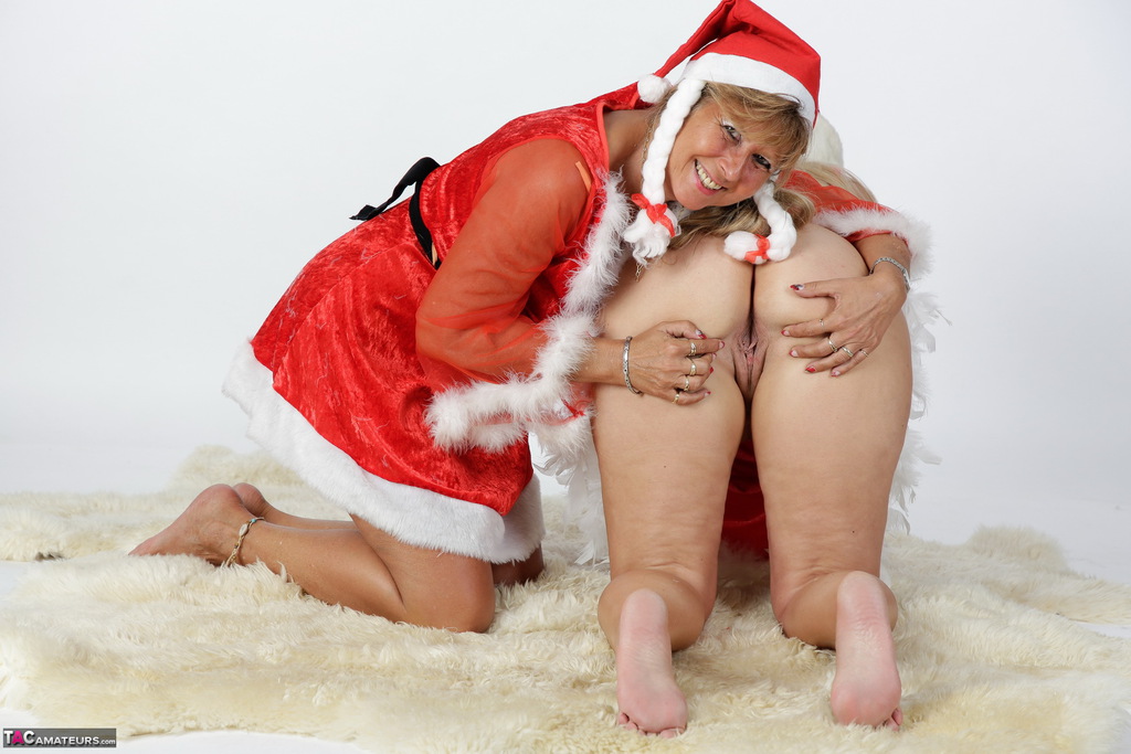 Older blonde Sweet Susi and her lesbian lover grab bare asses at Xmas ポルノ写真 #422715566 | TAC Amateurs Pics, Sweet Susi, Petra Wegat, Christmas, モバイルポルノ