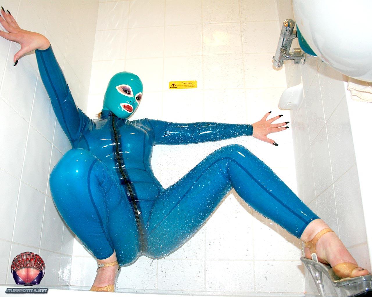 Rubber Tits Shower Time porn photo #428617096