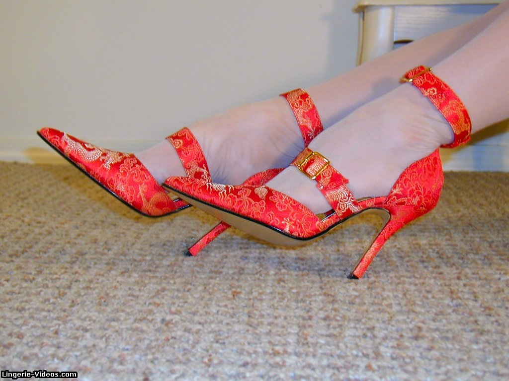 Leggy model in silk stockings and high heels porno fotky #422910487
