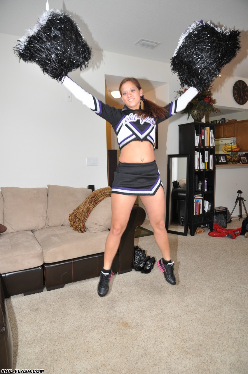 Cute cheerleader does the splits after showing her panty laden butt porno fotky #424566576 | Phil Flash Pics, Cheerleader, mobilní porno