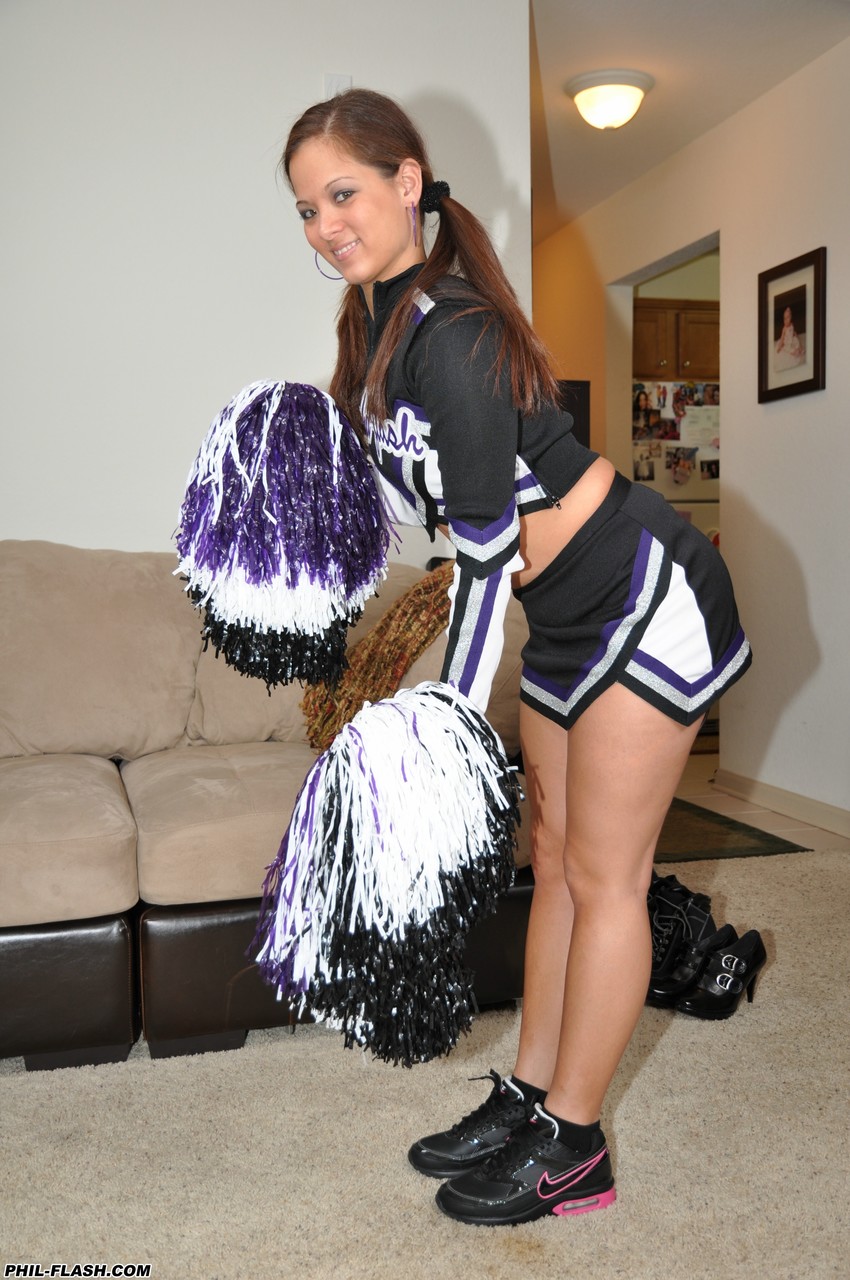 Cute cheerleader does the splits after showing her panty laden butt porn photo #424566591