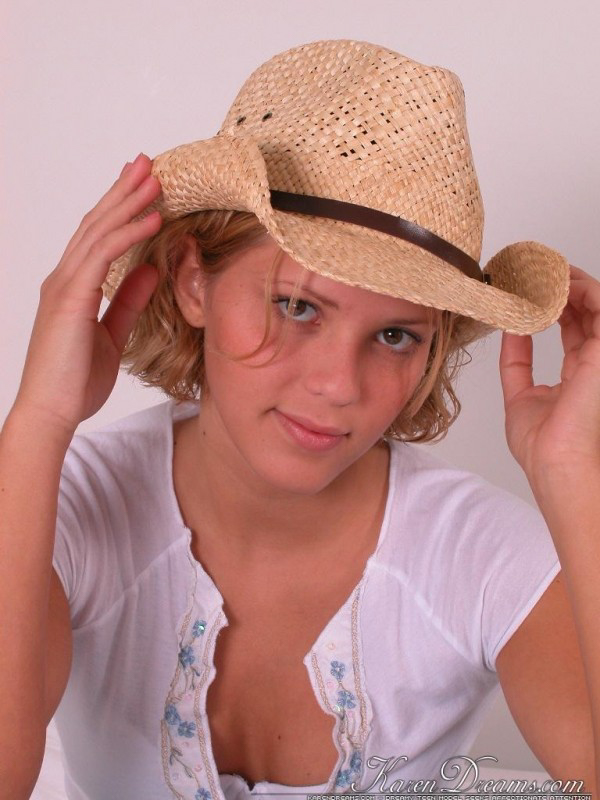 Young blonde Karen covers up her naked breasts with a straw hat in SFW action ポルノ写真 #426922174 | Karen Dreams Pics, Karen, Amateur, モバイルポルノ