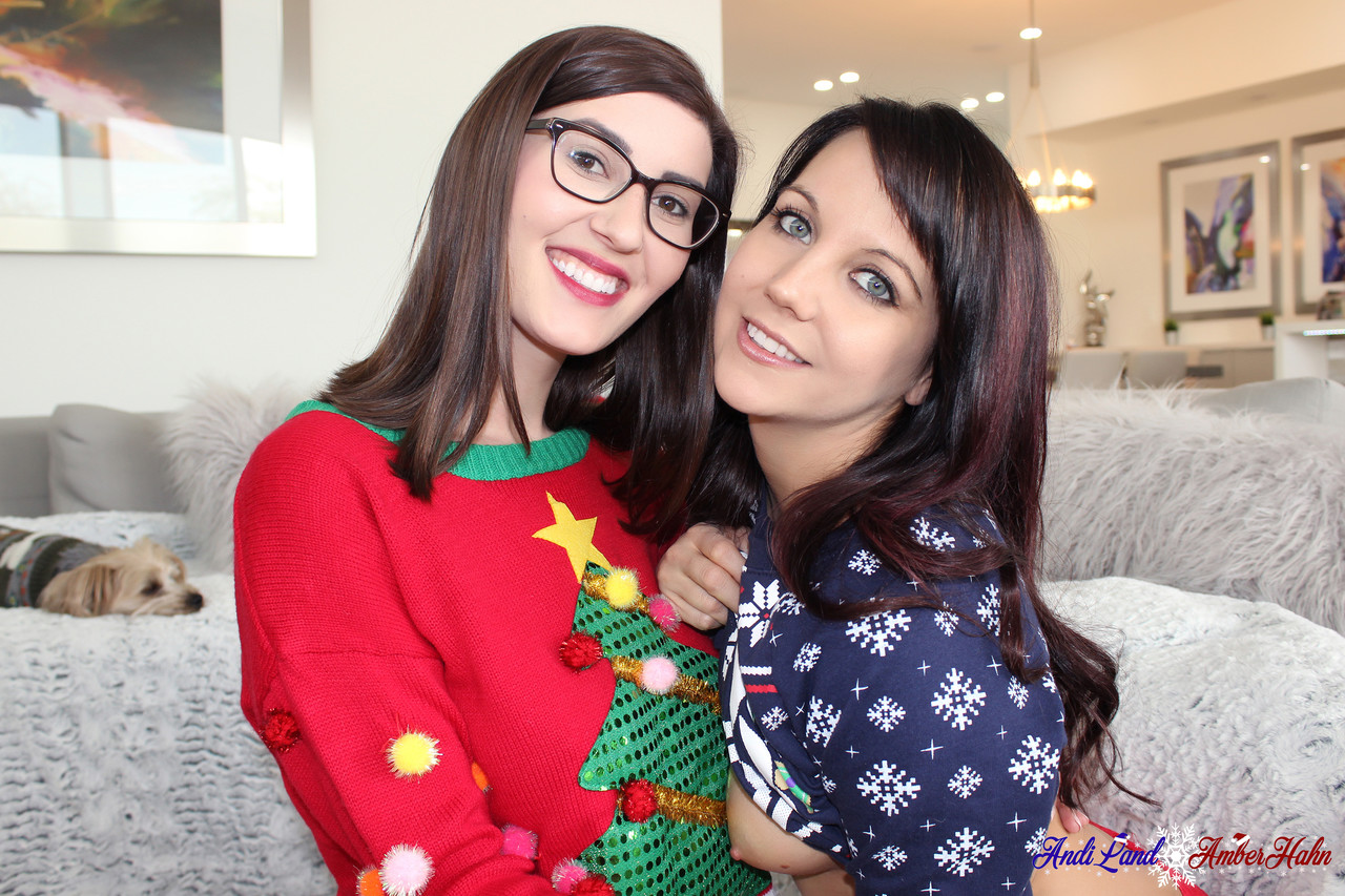 Teen girl Andi Land and her lesbian girlfriend expose themselves at Christmas foto porno #422745228