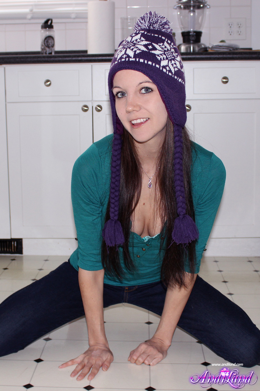 Amateur model Andi Land pulls down her pants while wearing a toque ポルノ写真 #426559009