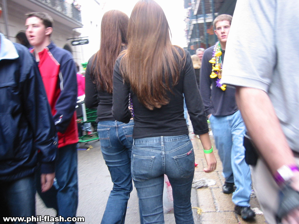 Amateur girls have their backsides unknowingly captured by a pervert ポルノ写真 #426960301 | Phil Flash Pics, Public, モバイルポルノ