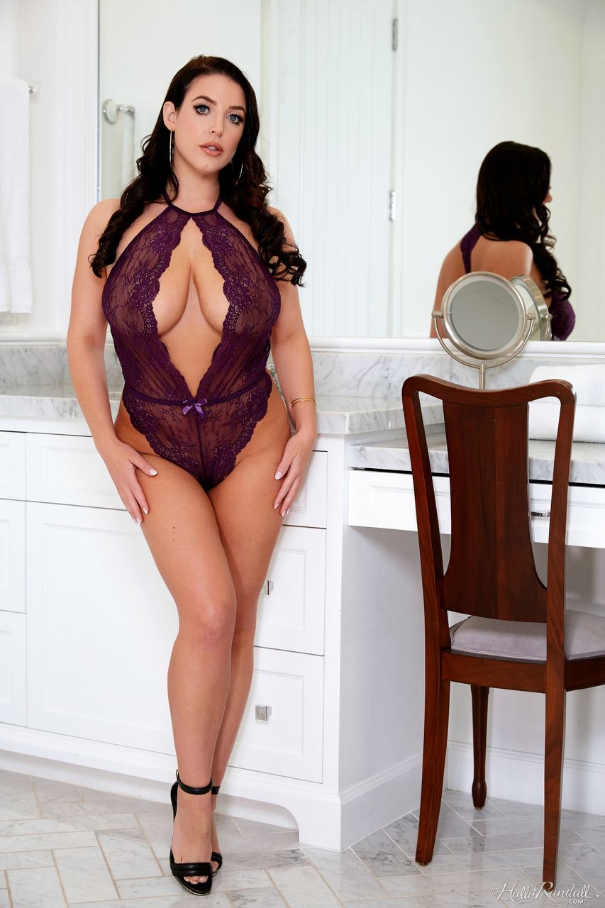 Busty brunette Angela White discards her lingerie before parting her cunt lips foto porno #424795611