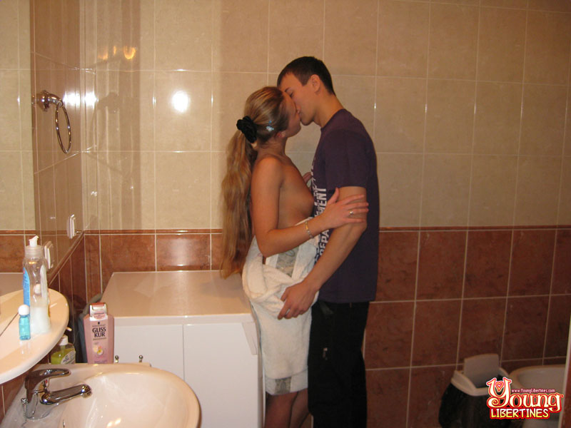 Young girl and her boyfriend have sexual intercourse while in the bathroom 色情照片 #426053211