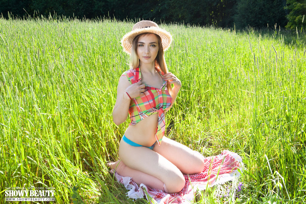 Erotic girl posing in her cute hat and getting rid of her jeans shorts and ポルノ写真 #427175846