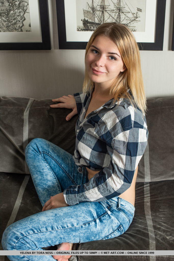 Sweet teen with blonde hair Yelena doffs jeans on her way to posing naked Porno-Foto #426882529