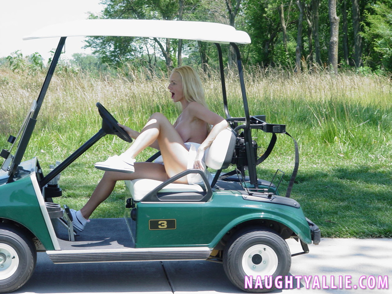 Blonde amateur Naughty Allie has lesbian group sex on a public golf course foto porno #425626915