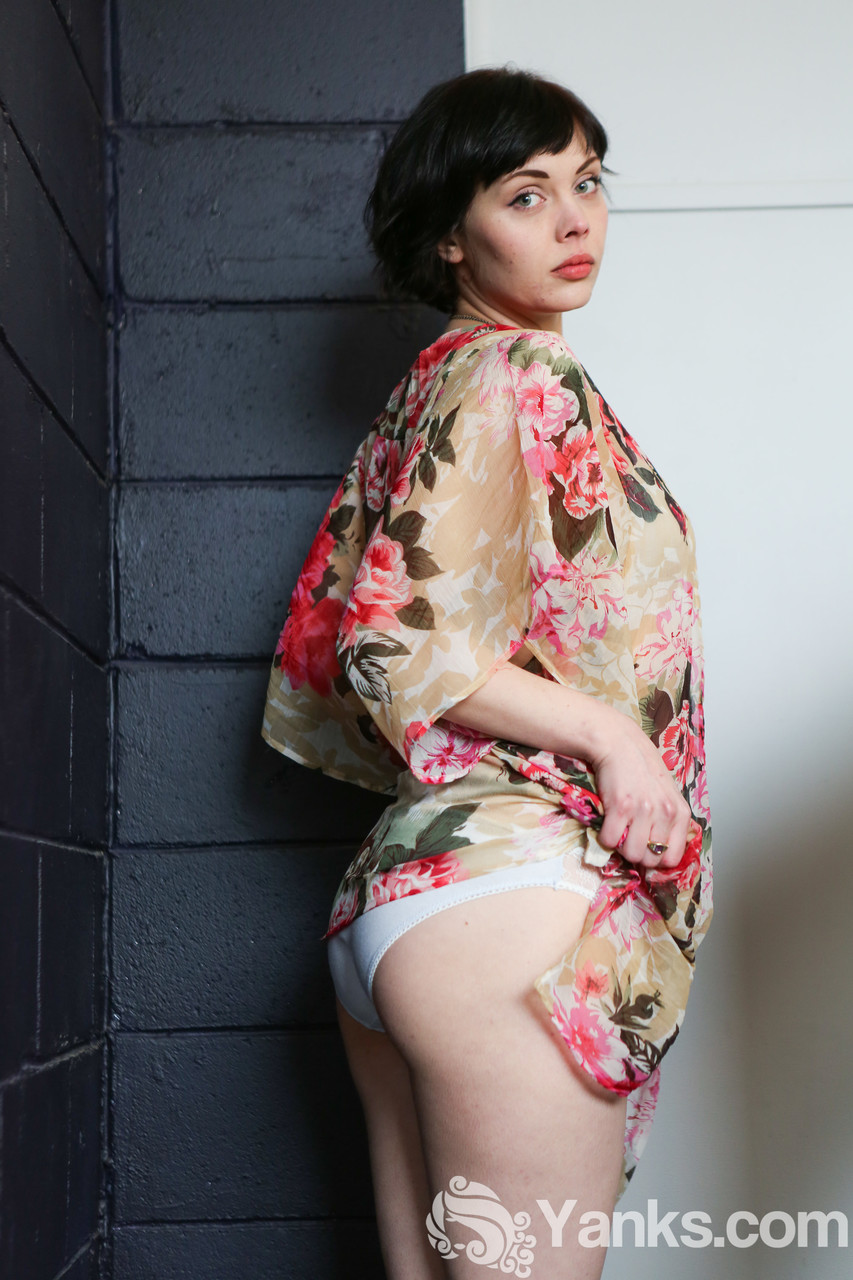 Chubby amateur Ivy Hamilton releases her juicy ass from white underwear foto pornográfica #424258699 | Yanks Pics, Ivy Hamilton, Panties, pornografia móvel