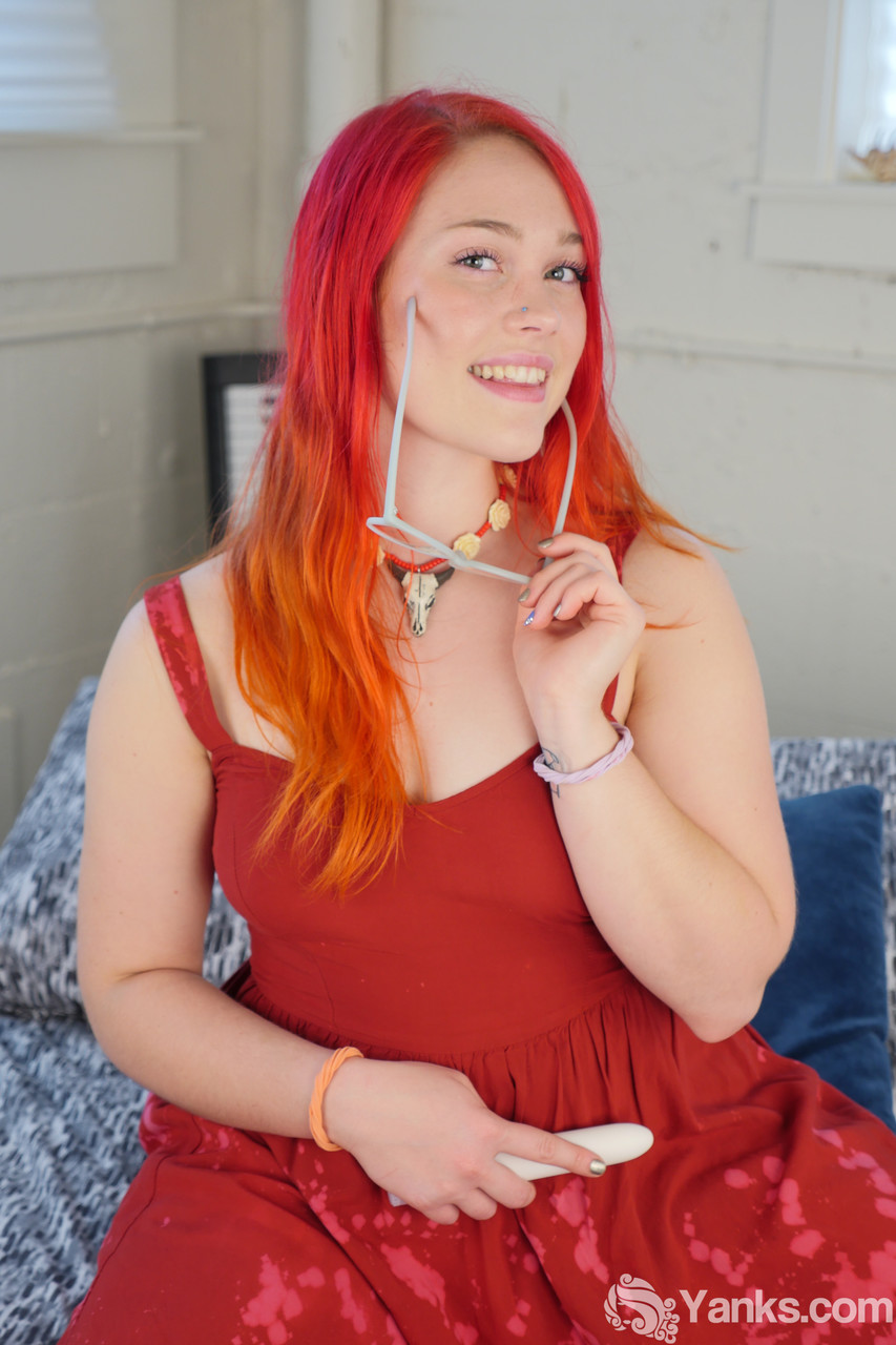 Plump redhead Jennavive Marie fingers and toys her snatch on bed porn photo #425196525