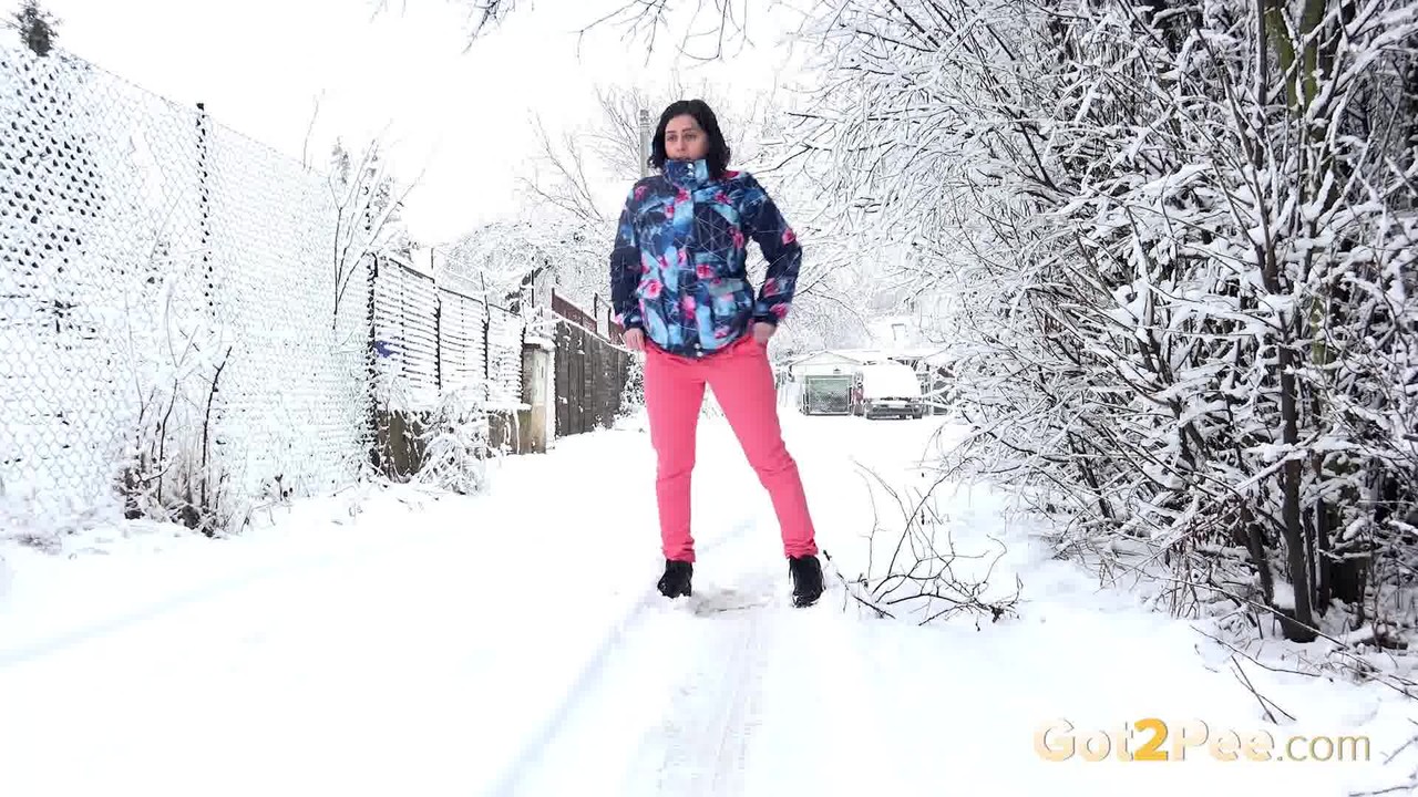 Gorgeous European babe squats to pee in the snow 포르노 사진 #425315601 | Got 2 Pee Pics, Henna, Pissing, 모바일 포르노