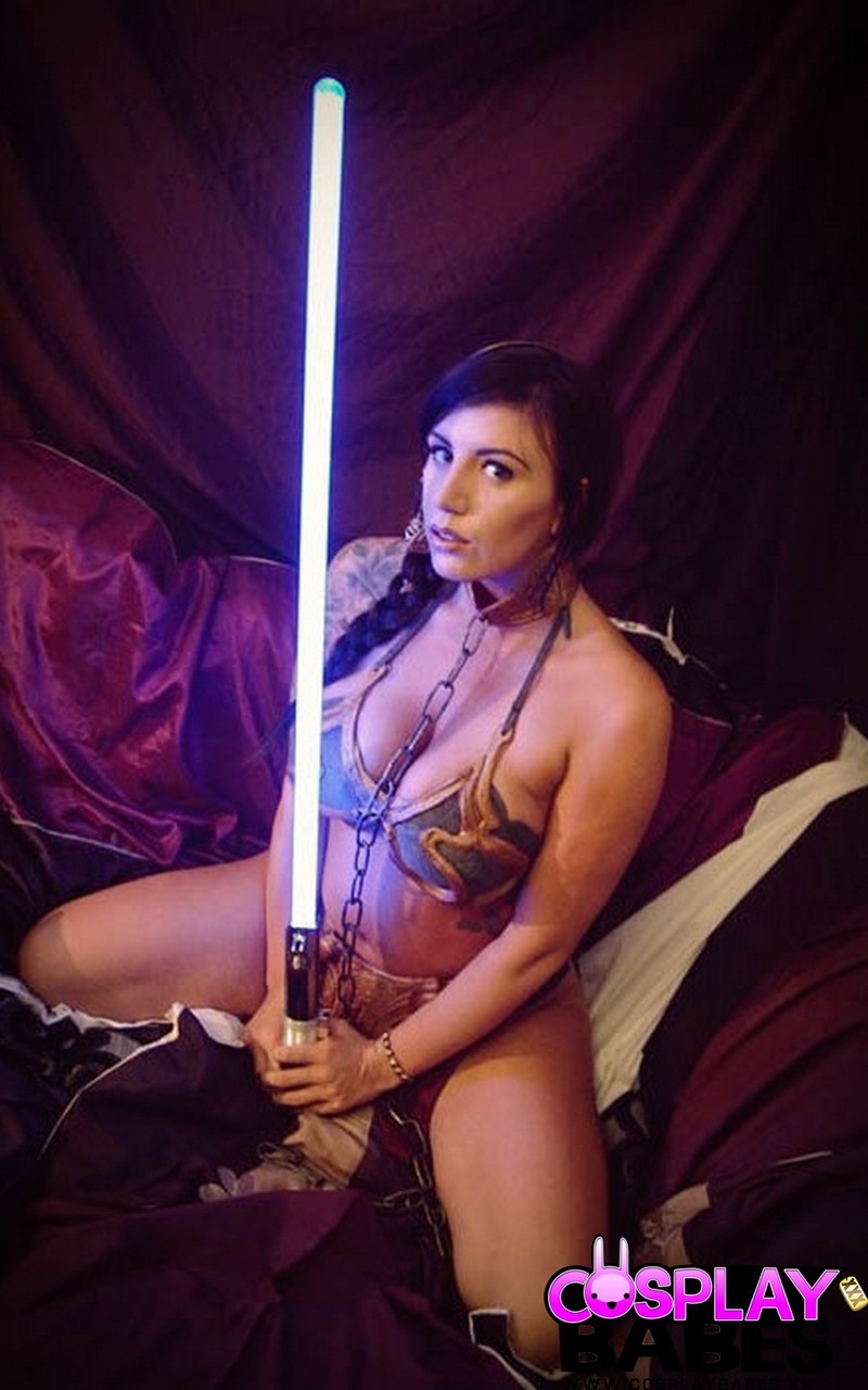 Busty cosplay enthusiast Yuffie Yulan finger fucks while holding a lightsaber foto porno #423093901