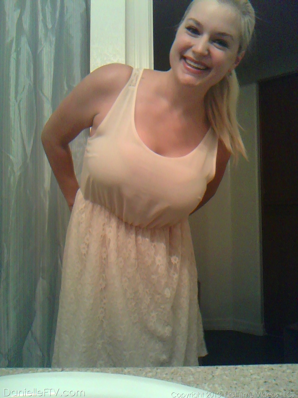 Blonde amateur Danielle Ftv dons numerous outfits for non nude selfies foto porno #422634173