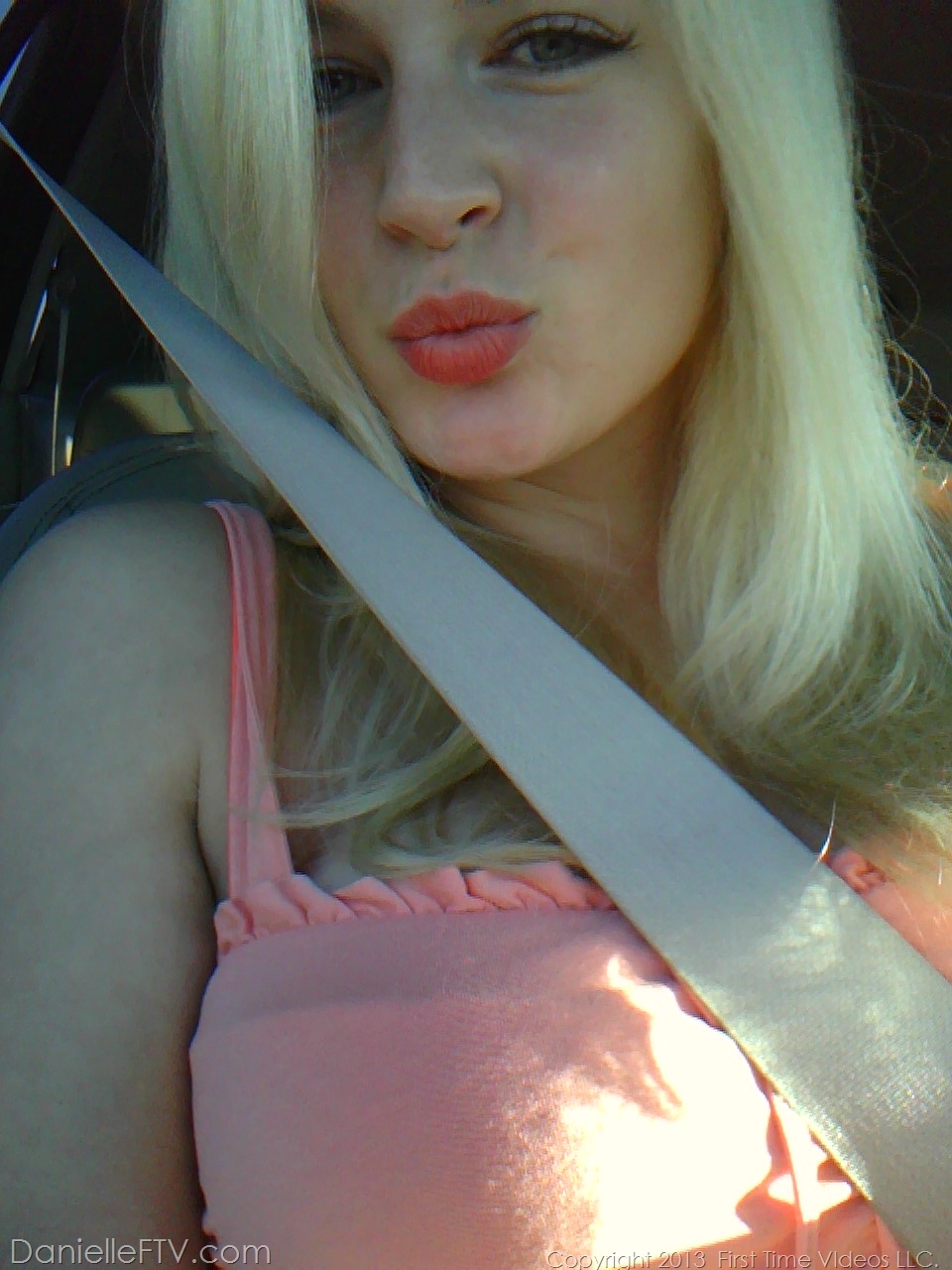 Blonde amateur Danielle Ftv dons numerous outfits for non nude selfies foto porno #422634174