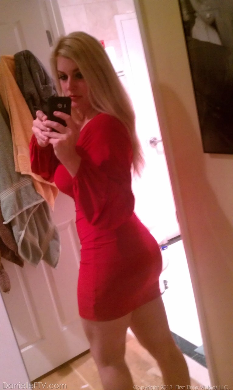 Blonde amateur Danielle Ftv dons numerous outfits for non nude selfies foto porno #422634192