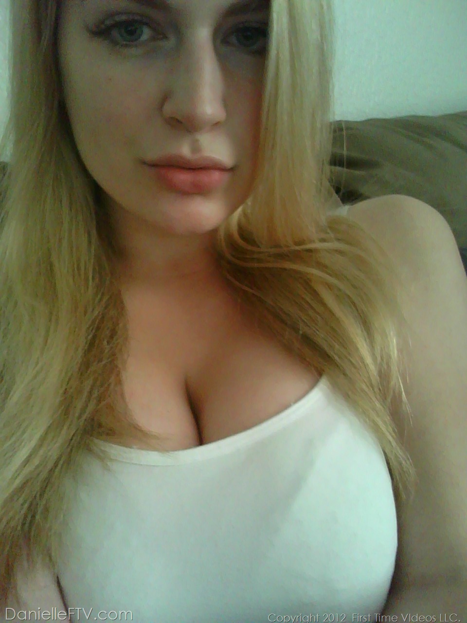 beautiful blonde milf big tits selfie