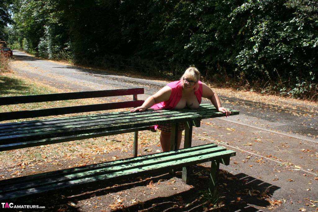 On a public picnic table, Lexie Cummings, an obese British amateur athlete, exposes herself.