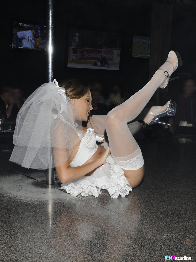Jenna Haze puts on a show in a strip club while wearing white stockings foto porno #424159973
