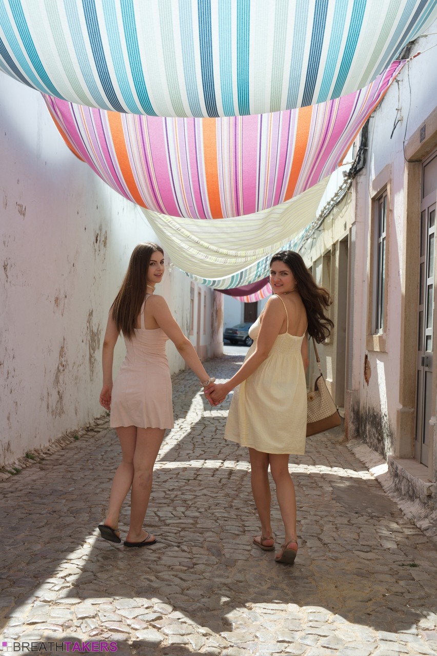 Lesbian lovers Francesca DiCaprio & Stella Cox flash upskirts while on holiday ポルノ写真 #424062834