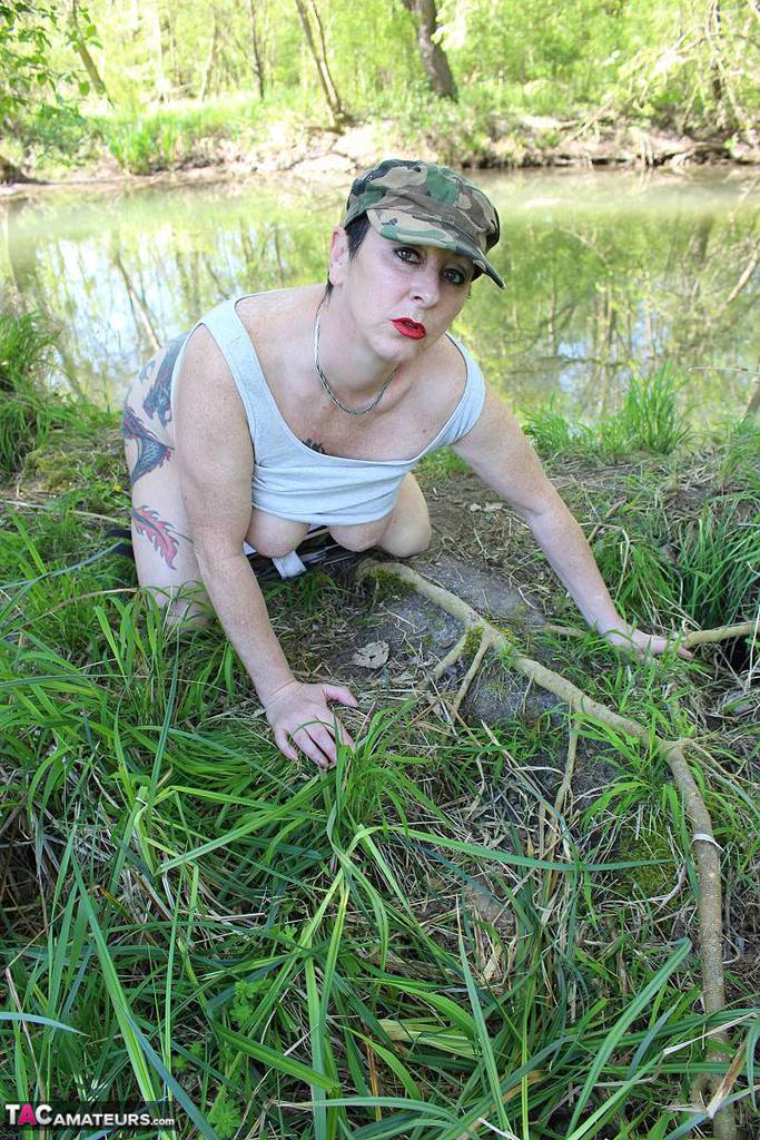Mature amateur Mary Bitch exposes her tits and snatch near a river zdjęcie porno #422729662 | TAC Amateurs Pics, Mary Bitch, Mature, mobilne porno