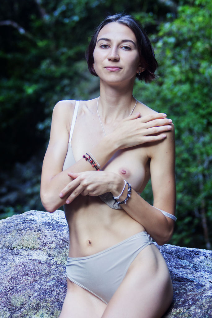 Thin teen Alisa M goes barefoot while posing totally naked in the forest ポルノ写真 #426541615