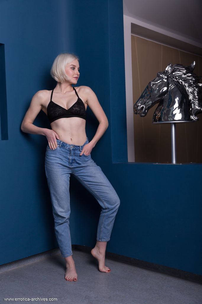Young blonde Natalie P removes her bra and blue jeans to model in the nude ポルノ写真 #425701419 | Errotica Archives Pics, Natalie P, Jeans, モバイルポルノ