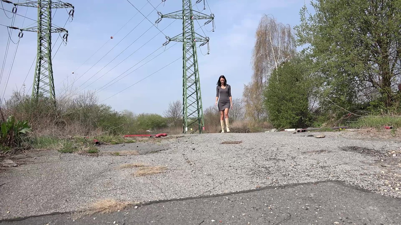 Solo girl Eveline Neill takes a piss on a paved road while wearing boots porn photo #425368129