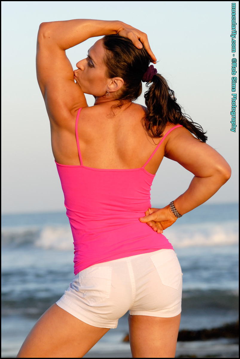 Muscularity Pink Muscle Flexing 포르노 사진 #425537799 | Muscularity Pics, Lada Phihalova, Beach, 모바일 포르노