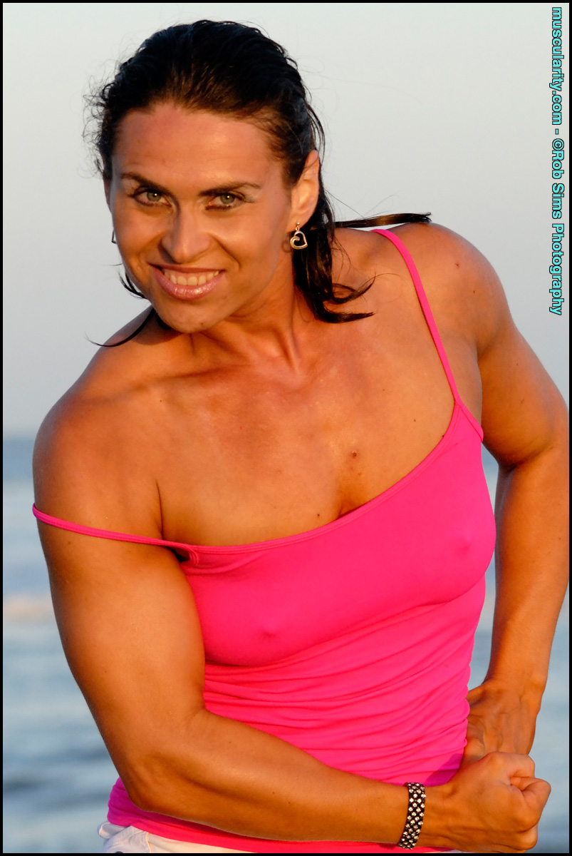 Muscularity Pink Muscle Flexing 포르노 사진 #426454055 | Muscularity Pics, Lada Phihalova, Beach, 모바일 포르노