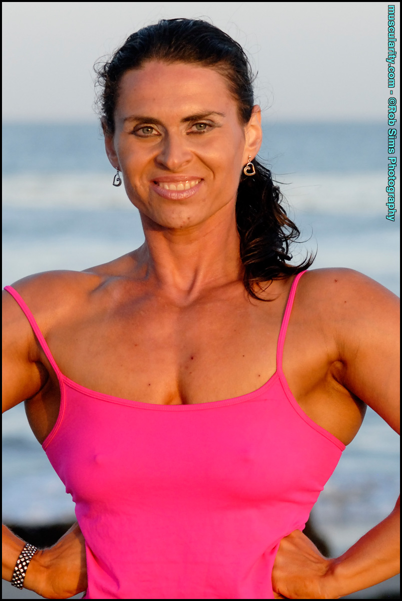 Muscularity Pink Muscle Flexing ポルノ写真 #426454068 | Muscularity Pics, Lada Phihalova, Beach, モバイルポルノ