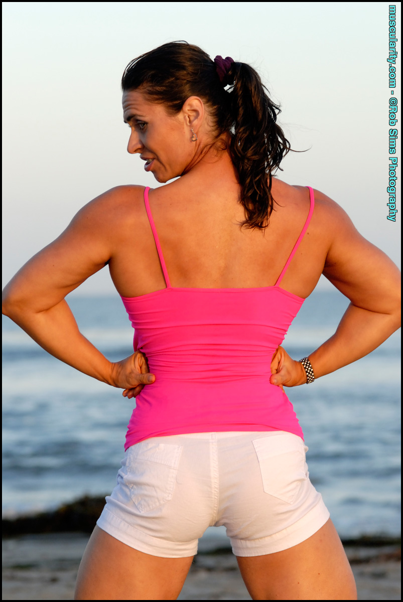 Muscularity Pink Muscle Flexing ポルノ写真 #426454071 | Muscularity Pics, Lada Phihalova, Beach, モバイルポルノ