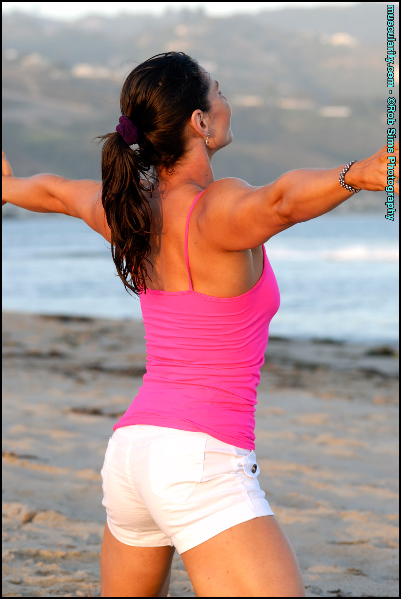 Muscularity Pink Muscle Flexing 포르노 사진 #426454087 | Muscularity Pics, Lada Phihalova, Beach, 모바일 포르노