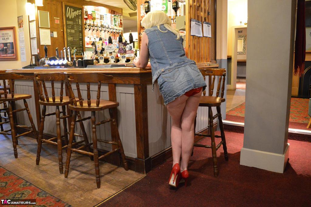 Older amateur Barby Slut exposes her tits and pussy while in a public house ポルノ写真 #424393452 | TAC Amateurs Pics, Barby Slut, Mature, モバイルポルノ