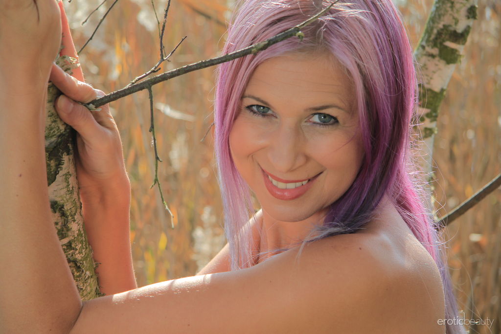Busty female Anastasia Devine sports dyed hair while naked in the woods porno foto #428517090