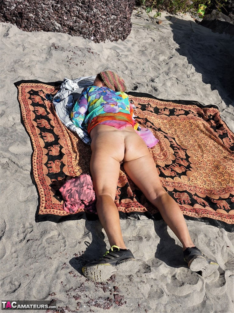 Older amateur Diana Ananta gets naked on a beach in shades and running shoes foto porno #426639803 | TAC Amateurs Pics, Diana Ananta, Saggy Tits, porno móvil