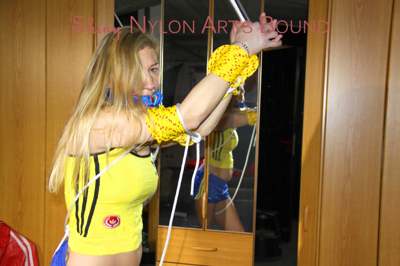 HOT HOT HOTSandra wearing supersexy blueyellow shiny nylon shorts and a yellow 色情照片 #427488828 | Shiny Nylon Arts Bound Pics, Sports, 手机色情