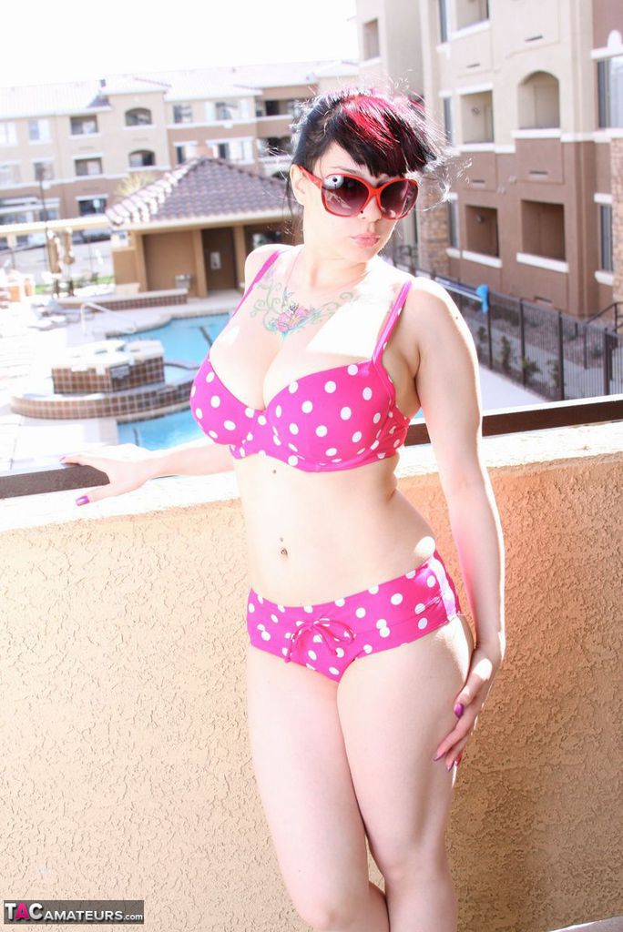 Amateur girl Susy Rocks models a polka-dot bikini in shades on a balcony 色情照片 #426957274 | TAC Amateurs Pics, Susy Rocks, Amateur, 手机色情