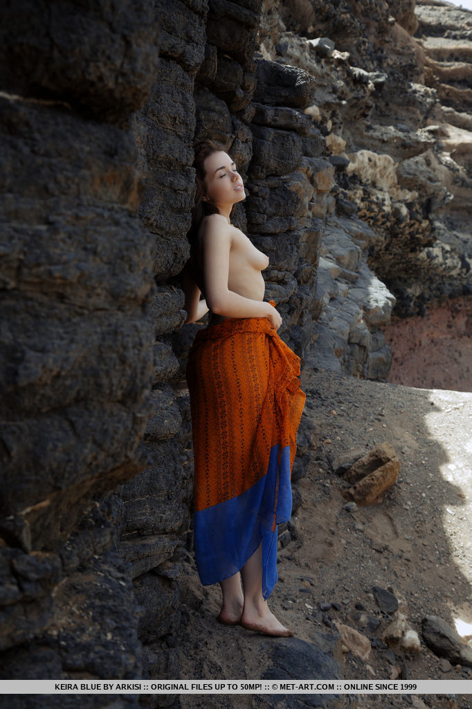 Young brunette Keira Blue models completely naked against a rock face 色情照片 #424757678 | Met Art Pics, Keira Blue, Hairy, 手机色情