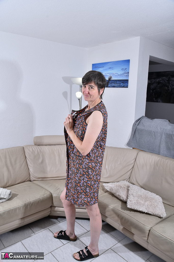 Older amateur undoes her dress before a no panty upskirt on sectional sofa ポルノ写真 #427012120 | TAC Amateurs Pics, Hot Milf, Mature, モバイルポルノ