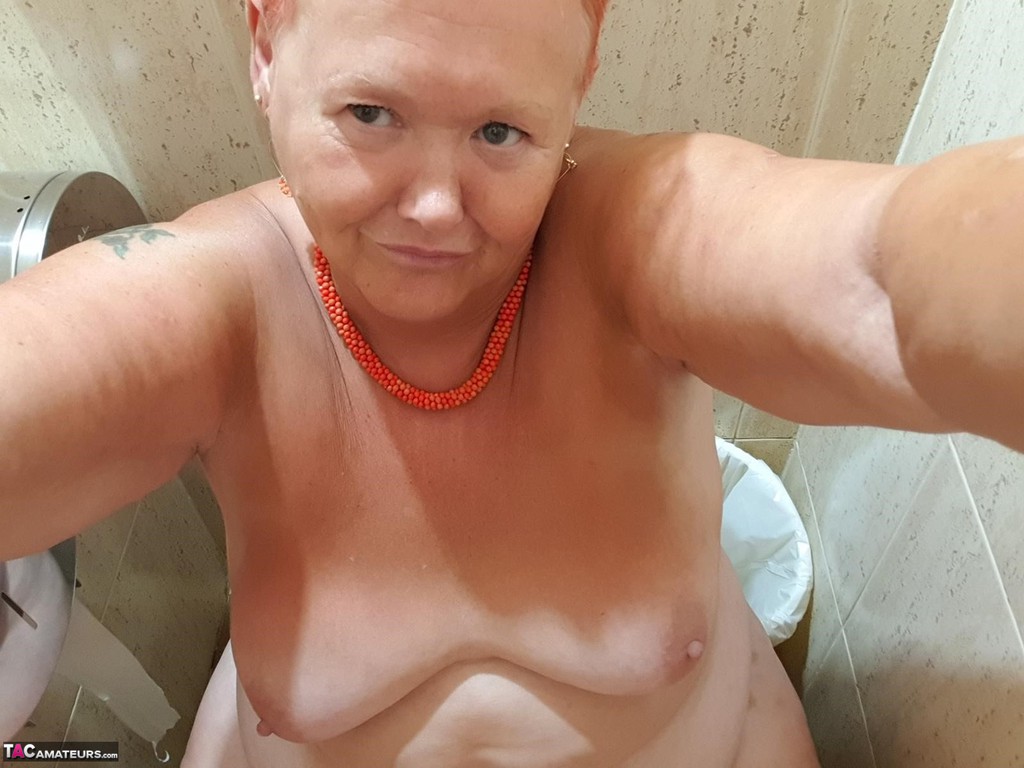 The chubby woman with red hair from Valgasmic Exposed takes nude photos at her home.