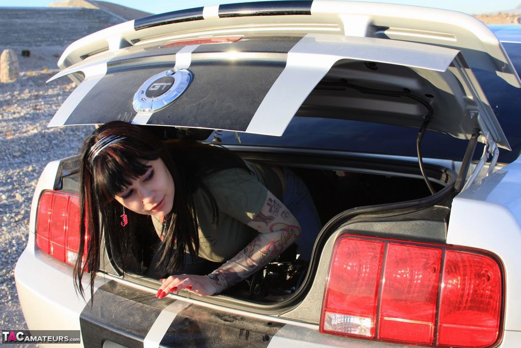 Amateur Susy Rocks escapes from the trunk of a car before taking the wheel ポルノ写真 #425080401