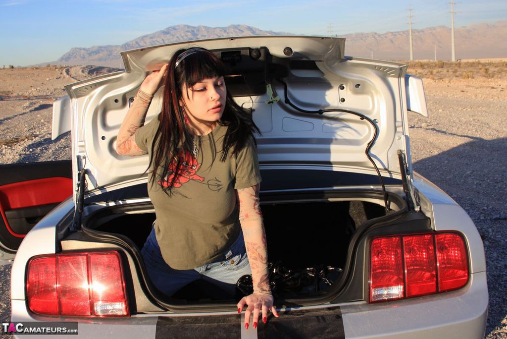 Amateur Susy Rocks escapes from the trunk of a car before taking the wheel ポルノ写真 #425080405