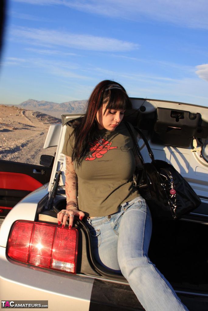 Amateur Susy Rocks escapes from the trunk of a car before taking the wheel ポルノ写真 #425080418
