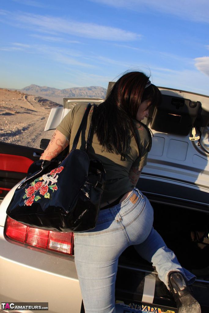 Amateur Susy Rocks escapes from the trunk of a car before taking the wheel foto pornográfica #425080435 | TAC Amateurs Pics, Susy Rocks, Jeans, pornografia móvel